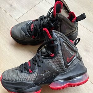 Boys Lebron 19’s